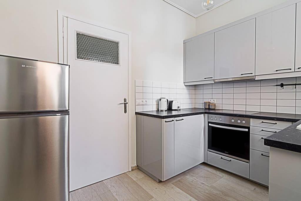 Cozy Flat With 1 Bedroom Next To Metro Station Atenas Exterior foto