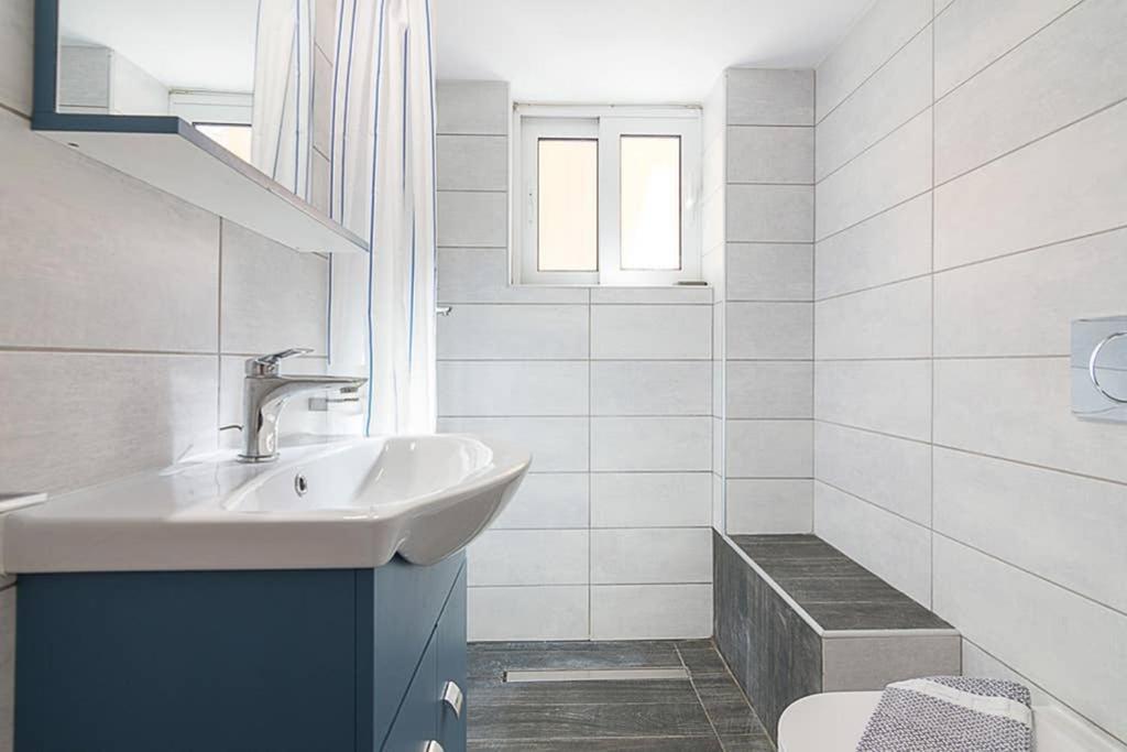 Cozy Flat With 1 Bedroom Next To Metro Station Atenas Exterior foto